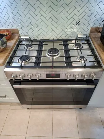Bosch brand cooker full gas with oven with fan gril 90cm condition same like new brand