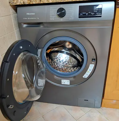 Hisense 7kg Front Load Washing Machine - perfect as new, barely used