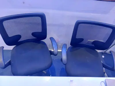 black mesh office chairs with armrests (used)