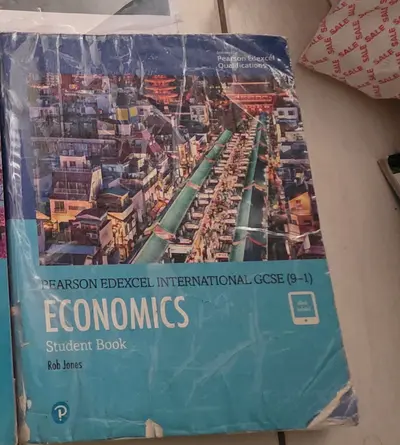Pearson Edexcel International GCSE (9-1) Economics Student Book by Rob Jones
