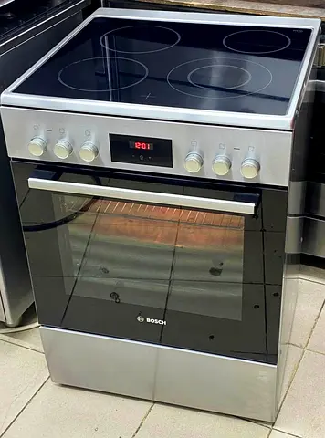 Bosch freestanding electric cooker with ceramic hob and oven - good condition