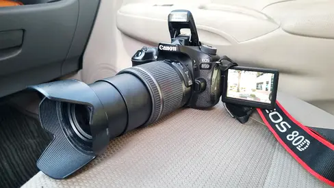 Canon EOS 80D DSLR with 18.200mm Zoom Lens