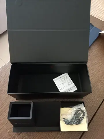 Wireless mouse and charger