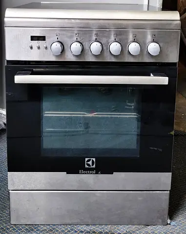 Electrolux Gass stove 4 burner available for sale