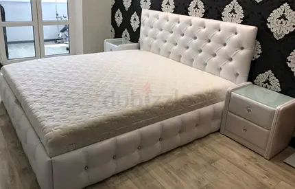Elegant beautiful 160*200 queen size tufted Bed with side tables and matress