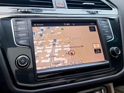 2017 Volkswagen TIGUAN thumbnail 16