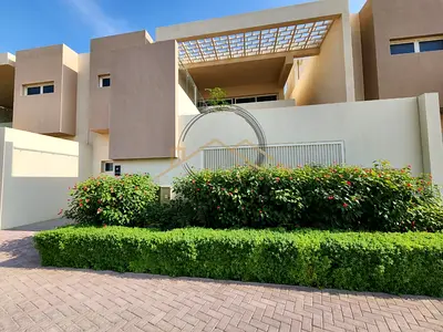 SPACIOUS 3BR WITH MAIDS ROOM | NEAR THE ENTRANCE