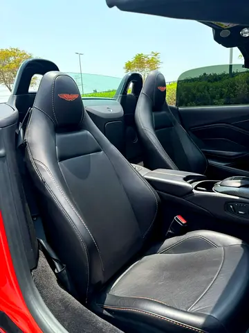 2022 Aston Martin VANTAGE — миниатюра 16