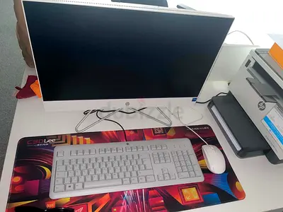 All-in-one hp Desktop PC with Intel Core i5 white 24”