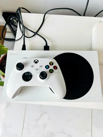 Xbox Series S 512GB — White — Excellent Working Condition — Controller + Cables