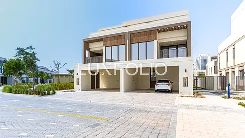 Exclusive | Green Belt | Closed Kitchen