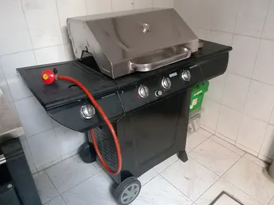 Ge brand 3 burnols + Side burnol gas grill Used BBQ is for sale