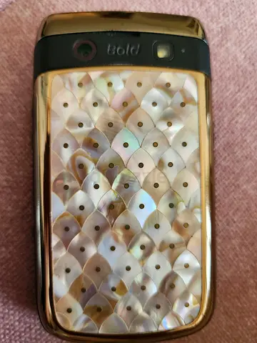 Used BlackBerry Givori is a luxury and customized version of the popular
