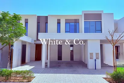 3 Bedrooms | Single Row | Close to Beach