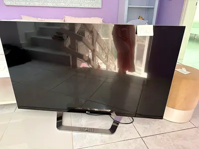 LG 32-inch Flat Screen TV - Good Condition