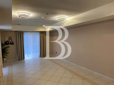 شقة من 3 غرف نوم في الطابق العلوي | برج الأميرة | إطلالات على المارينا والمدينة | تصميم غير مفروش
