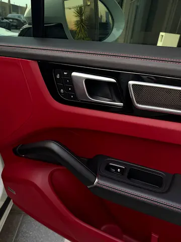 2022 Porsche CAYENNE 照片 10