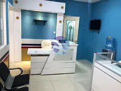 Next to entrance shop for rent in England Cluster