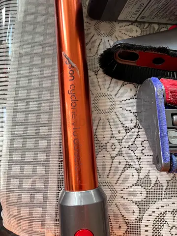 Dyson Cyclone V10 cordless vacuum - used, good working condition but not cleaned