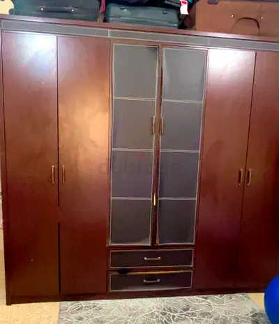 Dark wood bedroom set - good condition