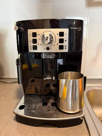 DeLonghi Magnifica S Espresso/Cappuccino Automatic Machine