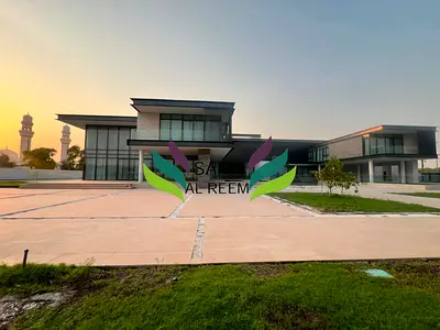 Modern | Massive Garden | Private Pool | 6 Bed