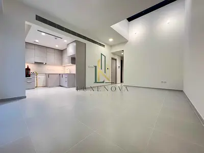 Single row | Handed over | Close to pool | facing park
