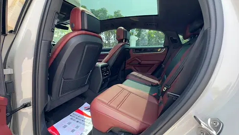 صورة 10 لـ 2024 Porsche CAYENNE