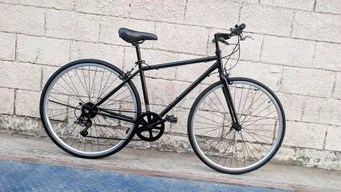 Black hybrid city bike - 27" wheels, single chainring, 7-speed rear