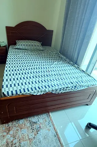 2 wooden bed frame with mattress and 1 side table - Excellent condition