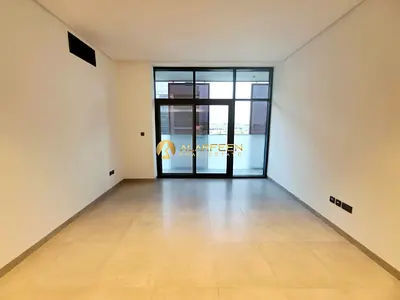 مناظر سكاي لاين | شقة بغرفة نوم واحدة | مساكن أوماري | الوصول إلى الشرفة والمسبح
