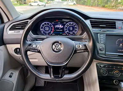 2017 Volkswagen TIGUAN thumbnail 11