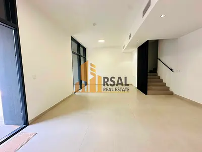 4bedroom middle unit || Like brand new || Near Pool