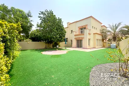 Type 3E | Lake View | Well Maintained