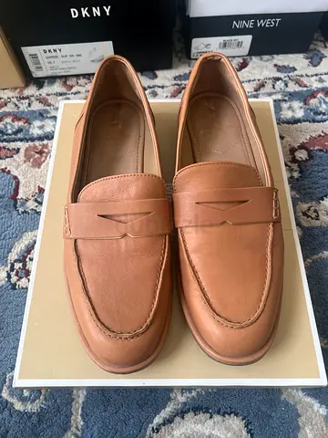 Light brown leather penny loafers - women’s size (preowned)