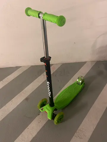 Green 3-Wheel Kids Scooter - Adjustable Handle, Good Condition