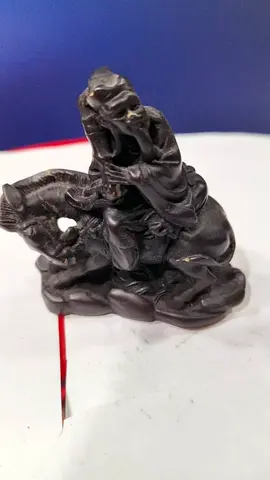 Resin wood sculpture 8cm height,8cm length