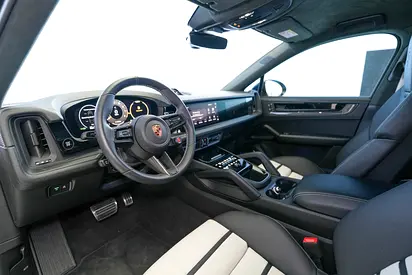 2025 Porsche CAYENNE thumbnail 12
