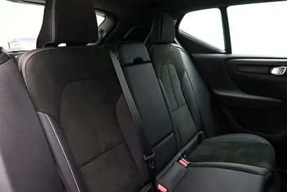 2023 Volvo XC40 — миниатюра 13