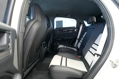2025 Porsche CAYENNE thumbnail 16