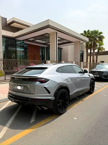 2020 Lamborghini URUS photo 4