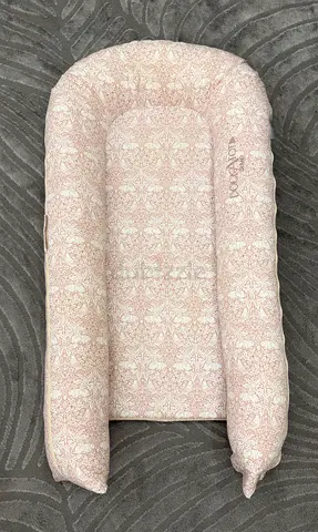 Dock A Tot XXL Baby Lounger / Nest - Soft Pink Floral (Pre-owned)