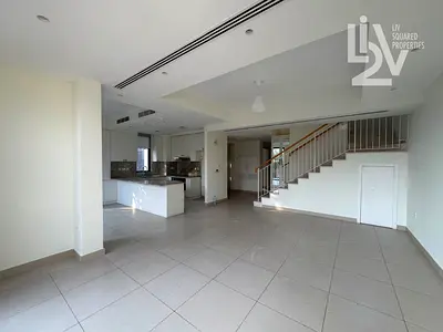 SINGLE ROW | SPACIOUS FAMILY TOWNHOUSE