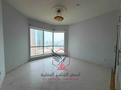 One-bedroom apartment with a living room, sea view, air conditioning, gym, and swimming pool, with one month free.
