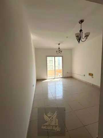 للإيجار السنوي في القليعة الشارقة غرفة وصالة مع بلكونة وتكييف مركزي شهر مجاني وبدون تأمين بسعر 30 ألف درهم
