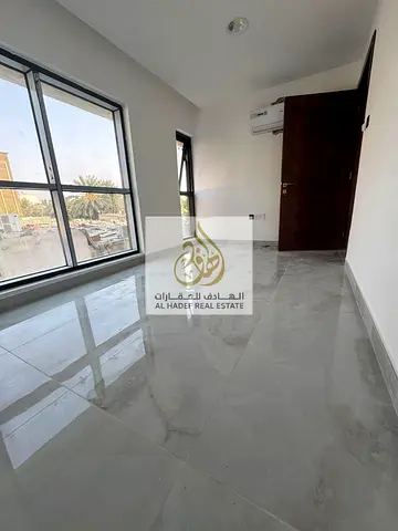 🏡✨ للإيجار السنوي في عجمان – الراشدية 2 ✨🏡  🔥 شقة غرفتين وصالة – أول ساكن – دوبلكس! 🔥  فرصة مميزة جدًا للعائلات الباحثة عن سكن جديد ومختلف في منطق