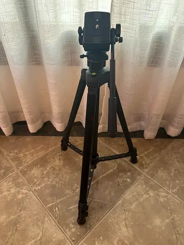 Sturdy Professional Camera Tripod with Fluid Head — Tristar