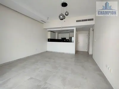 READY TO MOVE - VACANT UNIT- DEMANDED BUILDING IN TOWN -SEMI CLOSE KITCHEN-LOW FLOOR