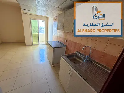 أقوى عرض في الروضة 1! استديو واسع ببلكونة وإطلالة رائعة، تكييف مركزي وصيانة على المالك، 17 ألف سنوياً فقط على 6 دفعات.