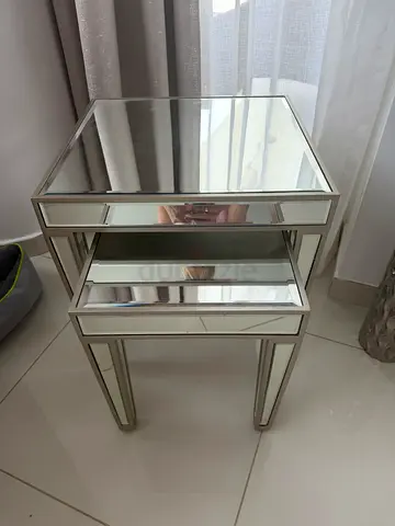 Mirrored nest of tables